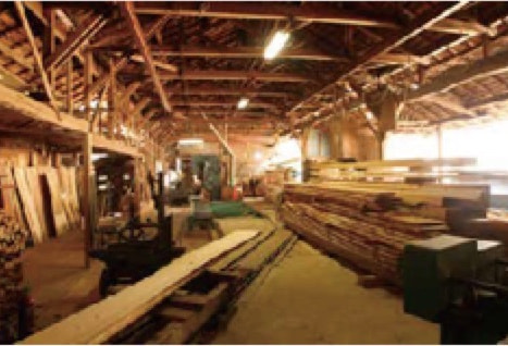 三濃建設の製材場。木材にこだわる当社の起源です。